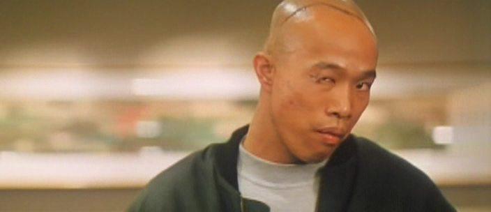 Кадр из фильма Красный щит / Lei ting sao xue (1992)