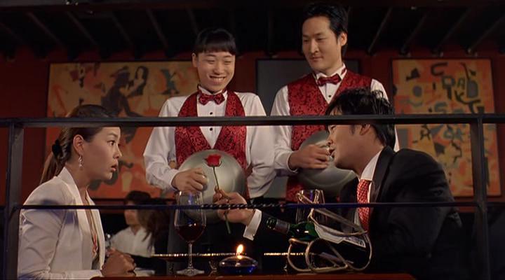 Кадр из фильма Замужем за мафией 2 / Gamunui wigi: Gamunui yeonggwang 2 (2005)