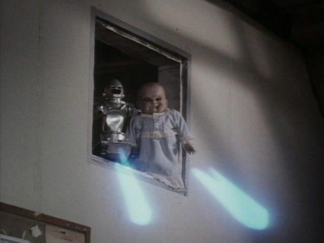Кадр из фильма Игрушки Демона / Demonic Toys (1992)
