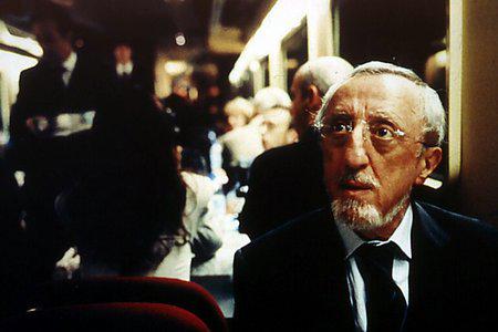 Кадр из фильма Билет на поезд / Tickets (2005)