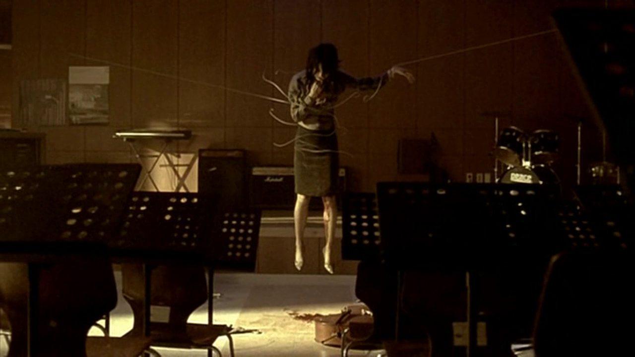 Кадр из фильма Шепот стен 4 - Голос / Yeogo goedam 4 - Moksori (2005)