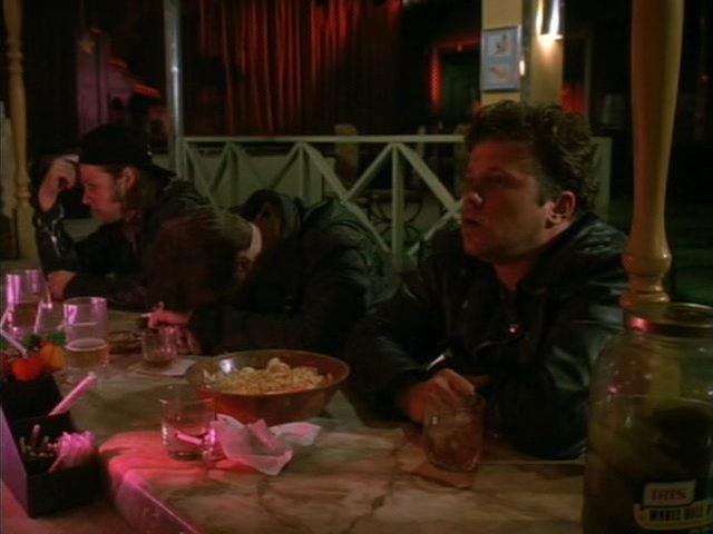 Кадр из фильма Кожаные куртки / Leather Jackets (1992)