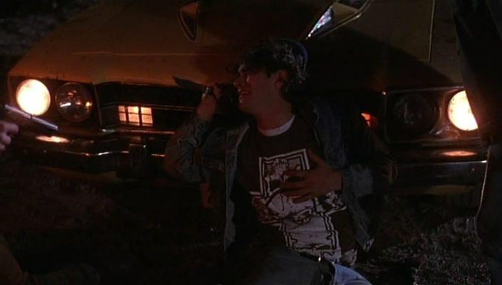 Кадр из фильма Без ума от оружия / Guncrazy (1992)
