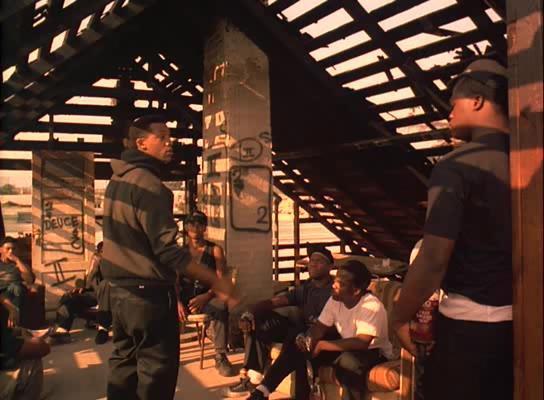 Кадр из фильма Южный централ / South Central (1992)