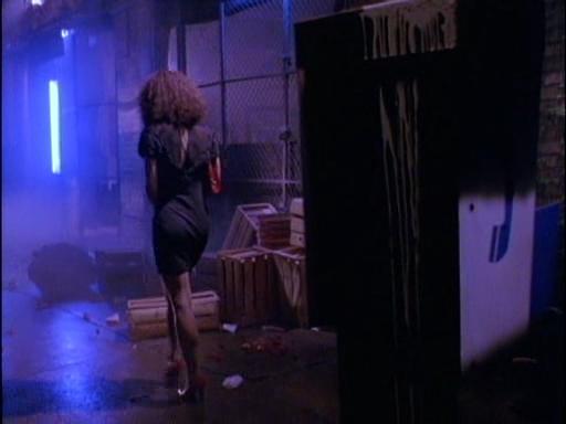 Кадр из фильма Полицейский отряд "Дельта" / Delta Heat (1992)