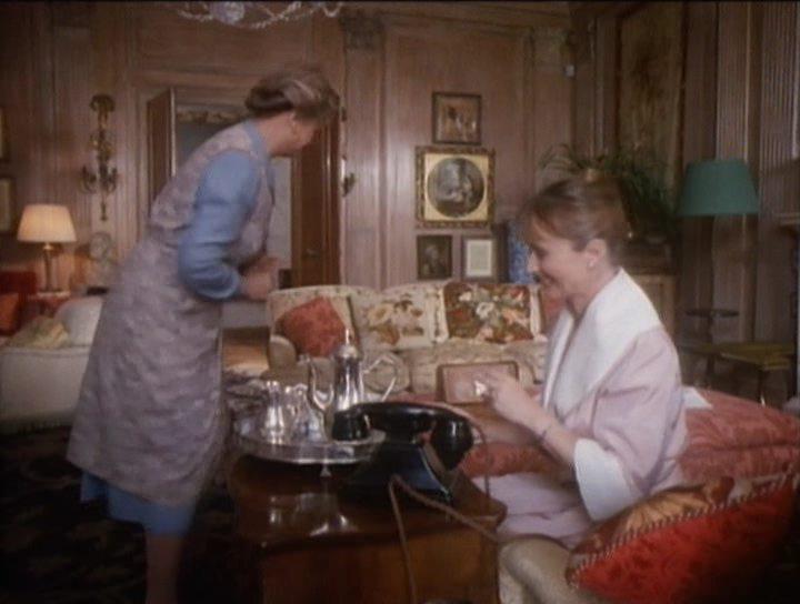 Кадр из фильма Миссис Харрис едет в Париж / Mrs. 'Arris Goes to Paris (1992)