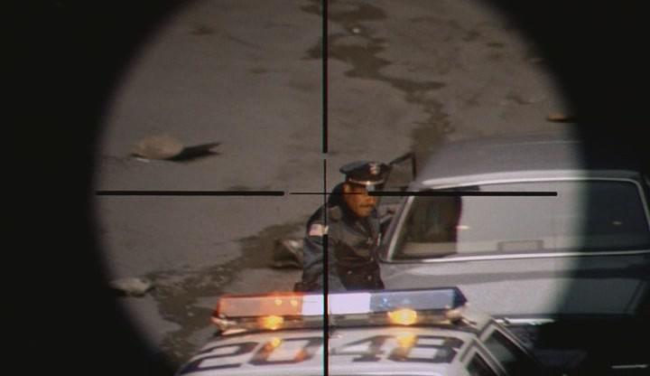 Кадр из фильма Нарушение территории / Trespass (1992)