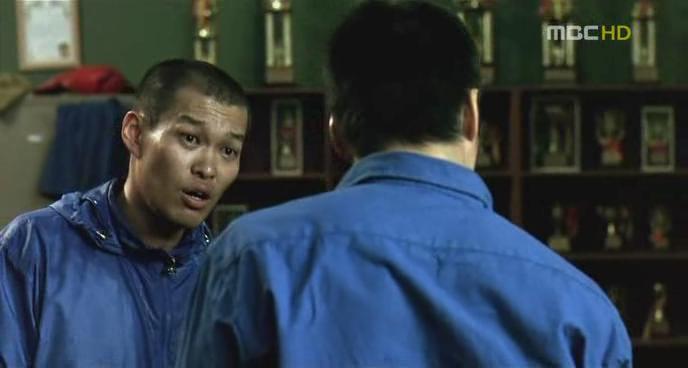 Кадр из фильма Кричащий кулак / Jumeogi unda (2005)