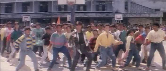 Кадр из фильма Любовь - дар божий / Sangram (1993)