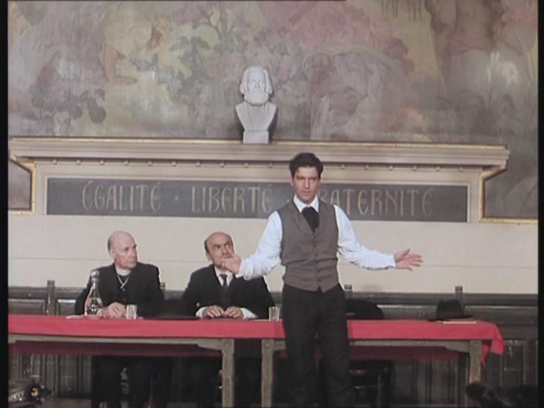 Кадр из фильма Его звали Бенито / Il giovane Mussolini (1993)