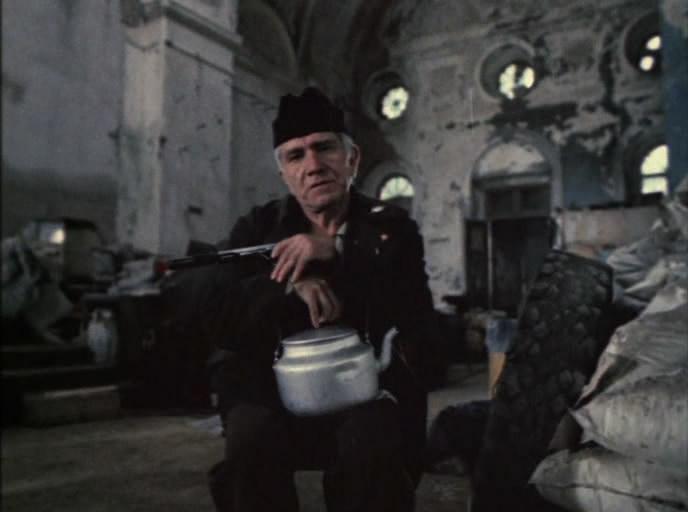 Кадр из фильма Пистолет с глушителем (1993)