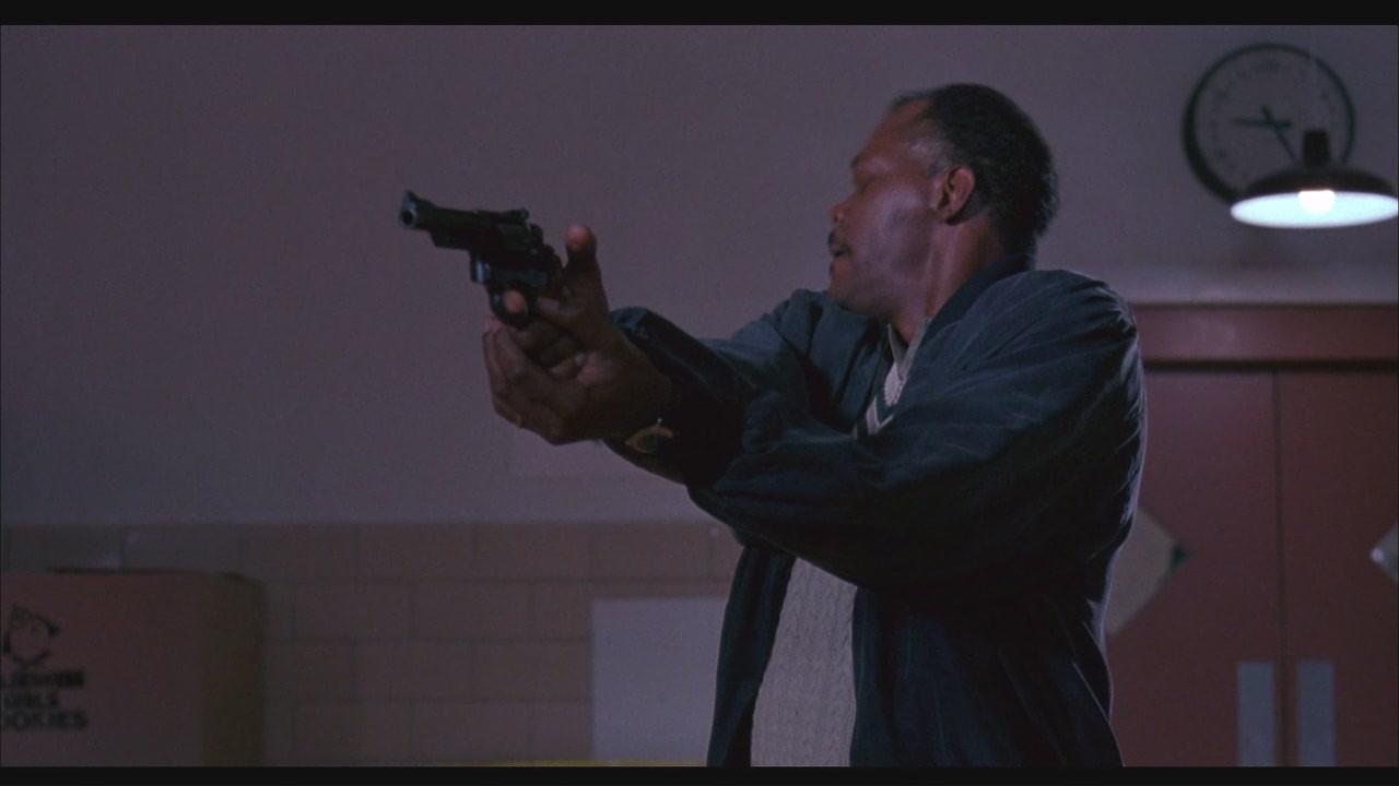 Кадр из фильма Заряженное оружие 1 / Loaded Weapon 1 (1993)