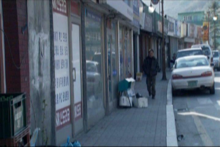Кадр из фильма Лоботомия / Noejeolgaesul (2005)