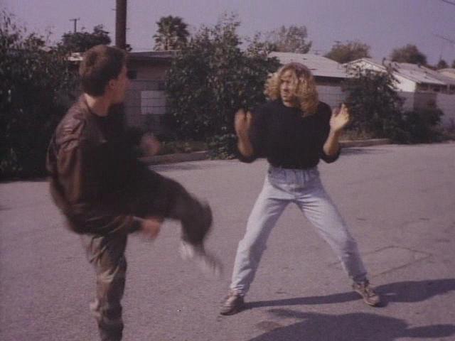 Кадр из фильма Карающий удар / Full Impact (1993)