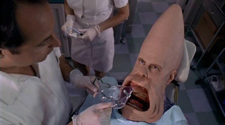 Кадр из фильма Яйцеголовые / Coneheads (1993)