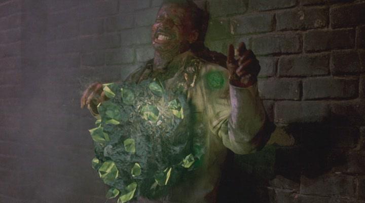 Кадр из фильма Человек-метеор / The Meteor Man (1993)