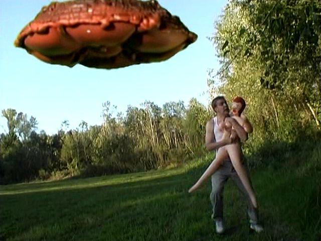 Кадр из фильма Похищение деревенщины инопланетянами / Inbred Redneck Alien Abduction (2004)