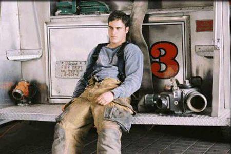 Кадр из фильма Команда 49: Огненная лестница / Ladder 49 (2004)