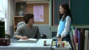 Кадры из фильма Прекрасные соперницы / Yeoseonsaeng vs yeojeja (2004)