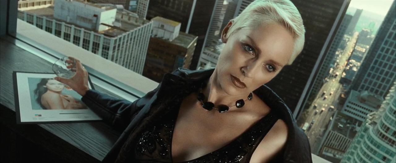Кадр из фильма Женщина-кошка / Catwoman (2004)
