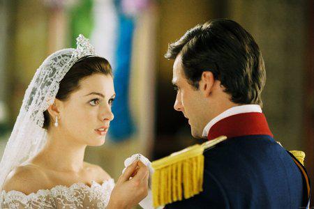 Кадр из фильма Дневники принцессы 2: Как стать королевой / Princess Diaries 2: Royal Engagement, The (2004)