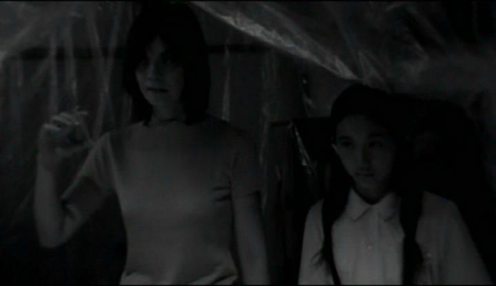 Кадр из фильма Прогулка мёртвой девочки / Za horâ kaiki gekijô: Kaiki! Shinin shôjo (2004)