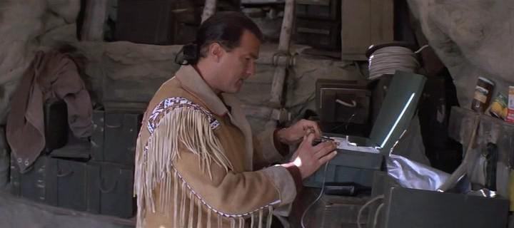 Кадр из фильма В смертельной опасности / On Deadly Ground (1994)