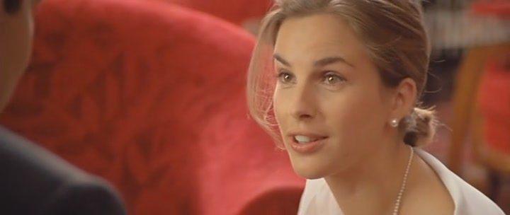 Кадр из фильма Аромат Ивонны / Le parfum d'Yvonne (1994)