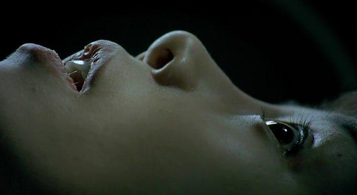 Кадр из фильма Привидение (Мёртвый друг) / Ryeong (2004)