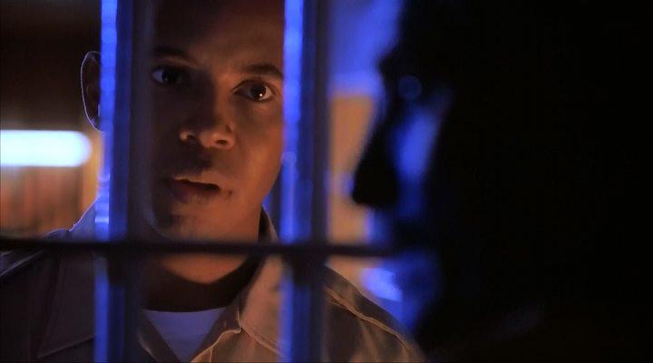 Кадр из фильма Стеклянный щит / The Glass Shield (1994)