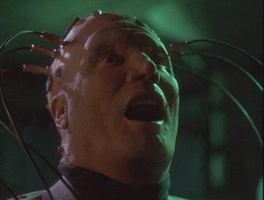 Кадр из фильма Человек-схема 2 / Plughead Rewired: Circuitry Man II (1994)