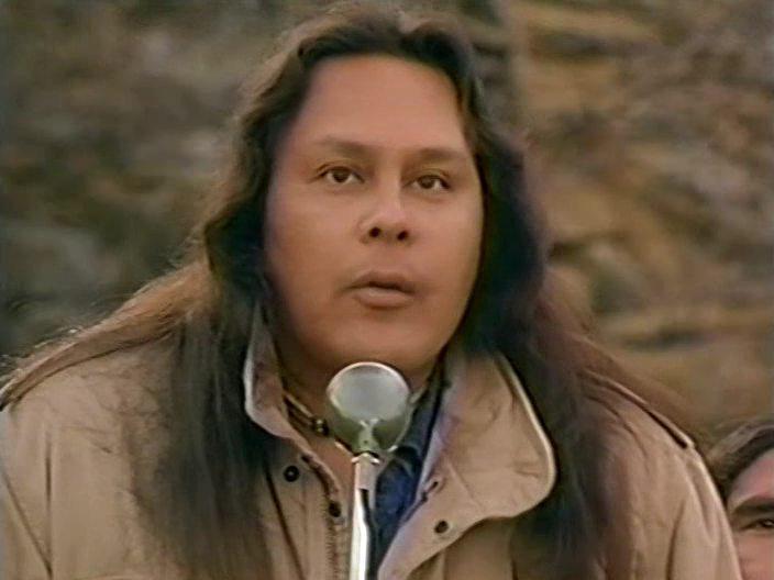 Кадр из фильма Женщина племени лакота / Lakota Woman: Siege at Wounded Knee (1994)