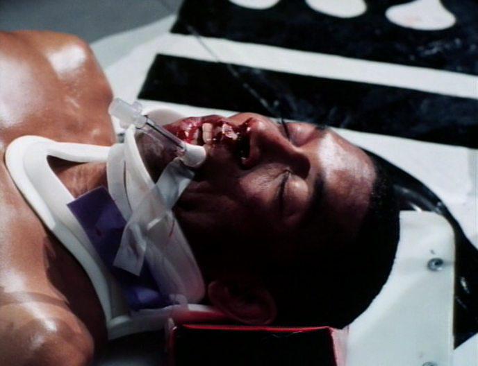 Кадр из фильма Король кикбоксеров 3: Последний нокдаун / Raw Target (1995)