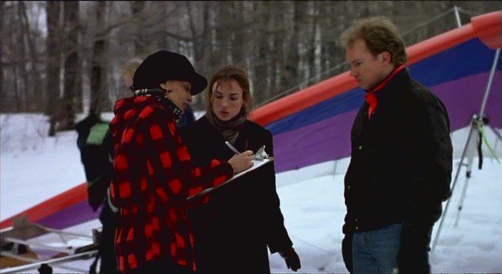 Кадр из фильма Когда наступает ночь / When Night Is Falling (1995)