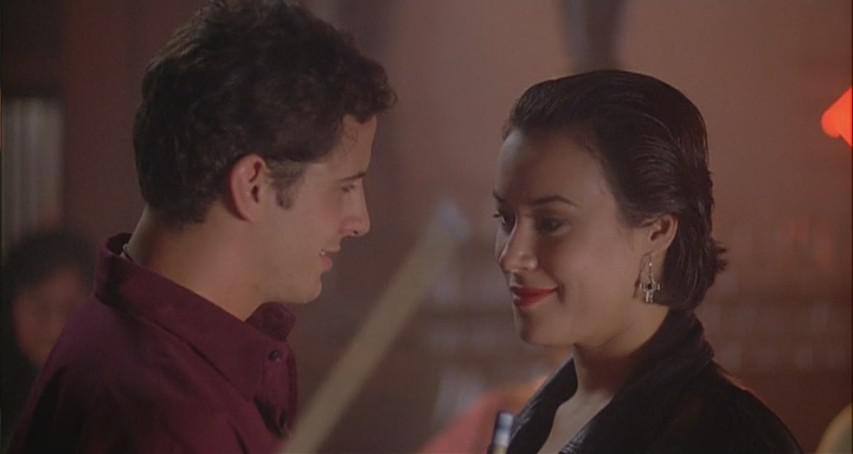 Кадр из фильма Объятие вампира / Embrace of the Vampire (1995)