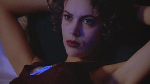 Кадры из фильма Объятие вампира / Embrace of the Vampire (1995)