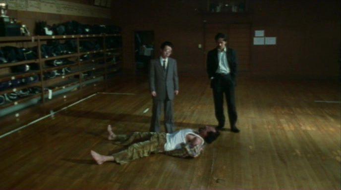 Кадр из фильма Тайный мир Синдзюку / Shinjuku kuroshakai: Chaina mafia sensô (1995)
