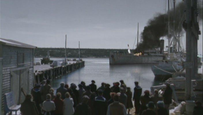 Кадр из фильма Разрушенный город / Shattered City: The Halifax Explosion (2003)
