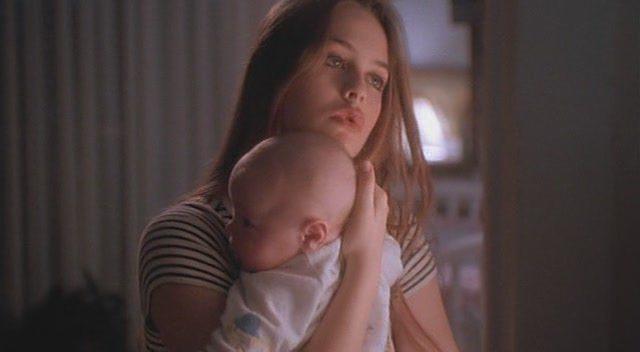 Кадр из фильма Приходящая няня / The Babysitter (1995)