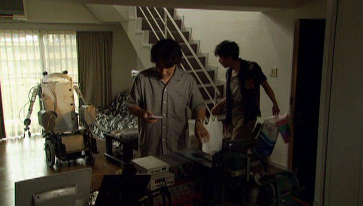 Кадр из фильма Двойник / Dopperugengâ (2003)