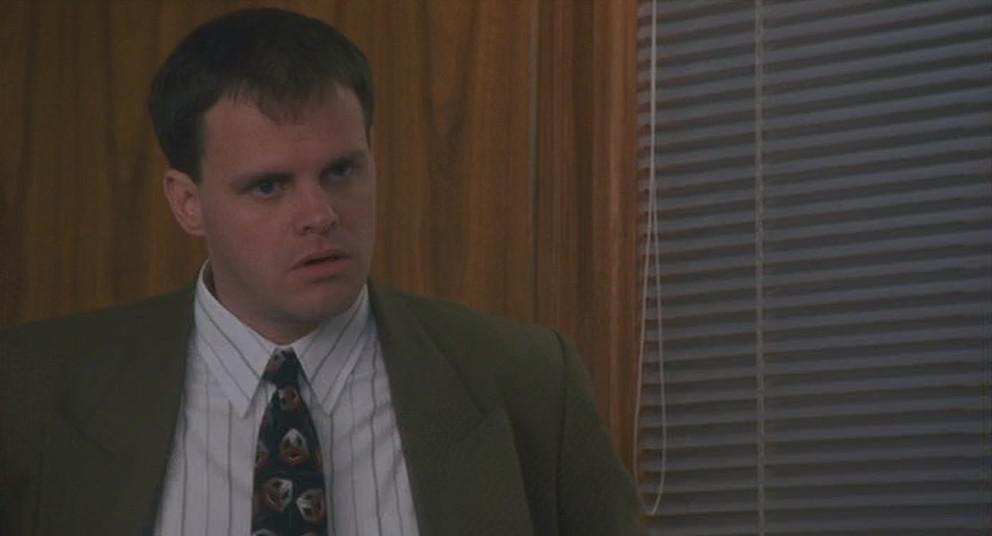 Кадр из фильма Незнакомец / Never Talk to Strangers (1995)
