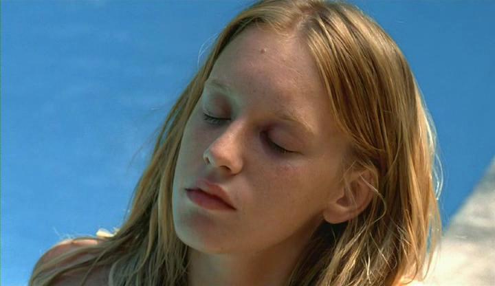 Кадр из фильма Бассейн / Swimming Pool (2003)