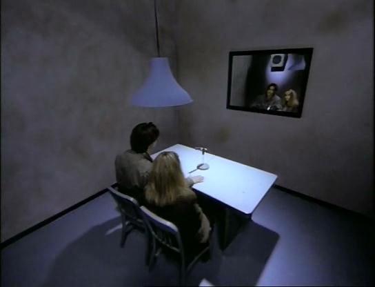 Кадр из фильма Там / Out There (1995)