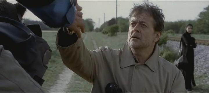 Кадр из фильма Время волков / Le temps du loup (2003)