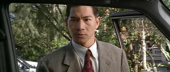 Кадр из фильма Первый удар / Ging chaat goo si 4: Gaan dan yam mo (1996)