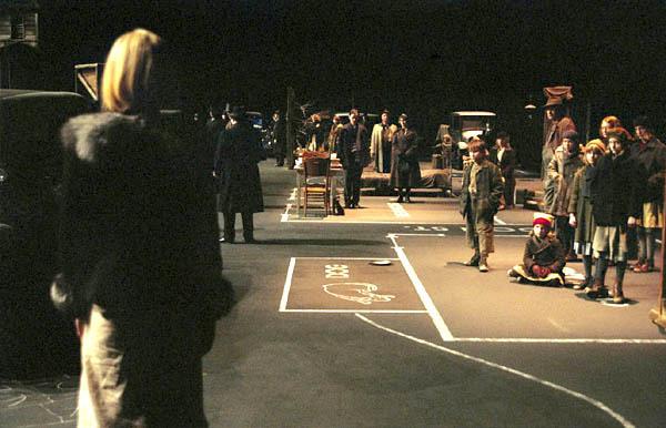 Кадр из фильма Догвилль / Dogville (2003)