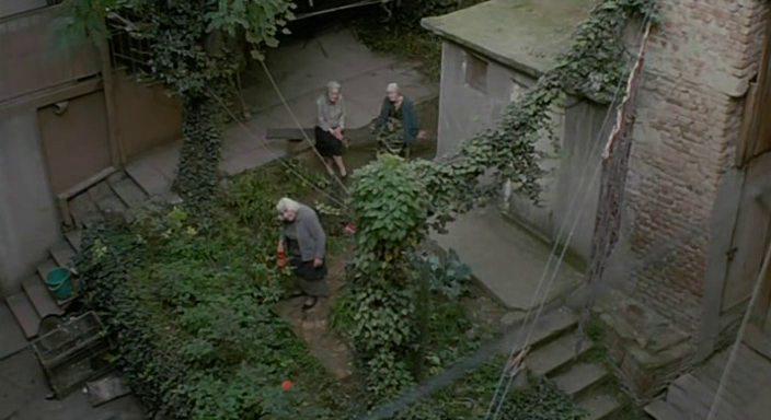 Кадр из фильма С тех пор, как уехал Отар / Depuis qu'Otar est parti (2003)