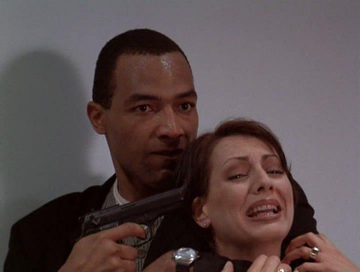 Кадр из фильма Виртуальный полицейский / Terminal Justice (1996)