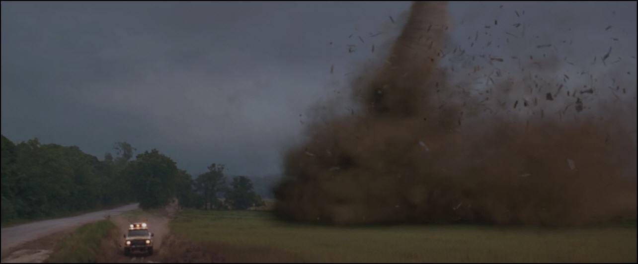 Кадр из фильма Смерч / Twister (1996)