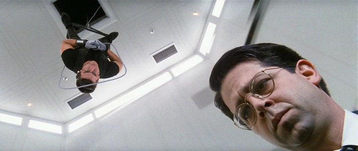 Кадр из фильма Миссия: невыполнима / Mission: Impossible (1996)